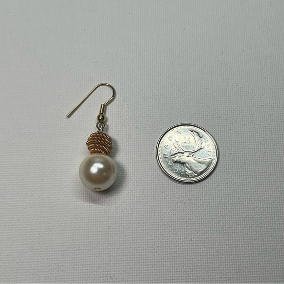 VINTAGE Gold Tone Faux Pearl Dangle Hook Earrings - Picture 6 of 6